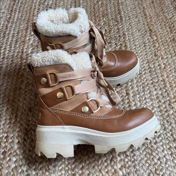 Sorel US 8 Joan FRWD Cozy Boot Lug Sole Leather Shearling Chunky - Picture 6 of 10